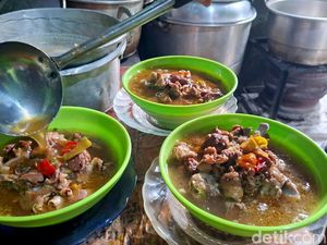 Asem-asem Kambing Bu Djum Nganjuk, 44 Tahun Setia Menjaga Cita Rasa