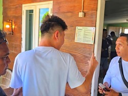 Momen Debat Alot Petugas Imigrasi Saat Amankan WNA China di Sukabumi