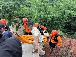 Lansia Hilang Saat Menjala Ikan di Sungai Ciliwung Bogor Ditemukan Tewas