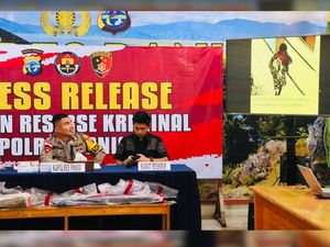 Ciri-ciri 2 Terduga Pelaku Pembakaran RSUD Paniai yang Terekam CCTV