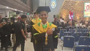 Selebrasi Tiris di Momen Beckham Putra Wisuda