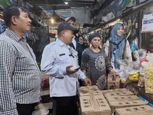 Puluhan Pedagang Pasar Kota Pasuruan Digerojok Minyakita