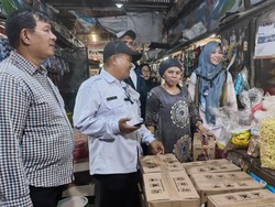 Puluhan Pedagang Pasar Kota Pasuruan Digerojok Minyakita