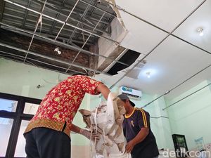 Plafon UGD Puskesmas Slahung Jebol Akibat Diterpa Hujan Deras