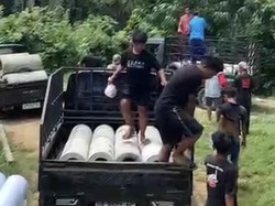 Warga Patungan Rp 70 Juta Perbaiki Jalan Enrekang-Sidrap 80 Tahun Rusak