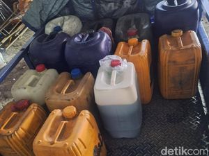 Dua Tersangka Penimbun Pertalite dan Solar di Lamongan Diringkus