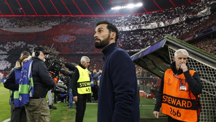 Soccer Football - UEFA Champions League - Quarter Final - Second Leg - Bayern Munich v Real Madrid - Allianz Arena, Munich, Germany - April 15, 2026 Real Madrid coach Alvaro Arbeloa before the match REUTERS/Michaela Stache