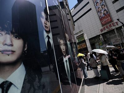 ARMY Serbu Pop-up BTS di Shibuya