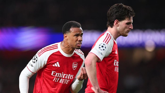 LONDON, ENGLAND - APRIL 15: Gabriel Magalhaes of Arsenal reacts toward Declan Rice during the UEFA Champions League 2025/26 Quarter-Final Second Leg match between Arsenal FC and Sporting Clube de Portugal at Arsenal Stadium on April 15, 2026 in Londo