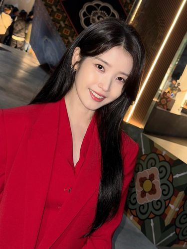 Bahkan sebelum resmi tayang, Korean drama satu ini sudah menarik perhatian global dan kerap menjadi perbincangan hangat di jagat maya. Salah satu alasannya adalah karena K-drama tersebut dibintangi oleh IU dan Byeon Woo Seok./ Foto: instagram.com/dlwlrma