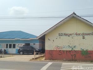 Ironi Sekolah Rusak di Majalengka di Samping Dapur MBG