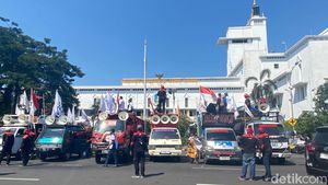 Demo Buruh di Surabaya