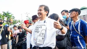 Demo di DPR, Roy Suryo Tuntut Jokowi Buka Ijazah ke Publik