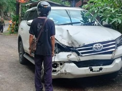 Fortuner Tertimpa Batu Besar di KM 16 Trenggalek-Ponorogo, Jalur Ditutup