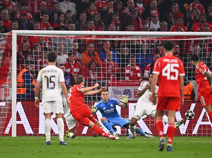 15 April 2026, Bavaria, Munich: Soccer, Men: Champions League, Bayern Munich - Real Madrid, knockout round, quarter-finals, second leg, Allianz Arena, Harry Kane (Bayern Munich) scores the goal to make it 2-2. Photo: Tom Weller/dpa (Photo by Tom Weller/picture alliance via Getty Images)