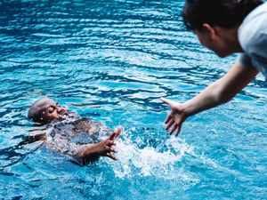 Metode RTRGT, Cara Menyelamatkan Korban Tenggelam yang Benar