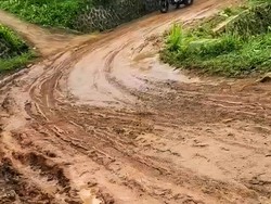 DPU Sukabumi Respons Video Viral Warga Protes Jalan Rusak