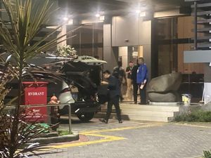 Geledah Kantor ESDM Jatim, Penyidik Bawa 4 Kotak Kontainer Dokumen