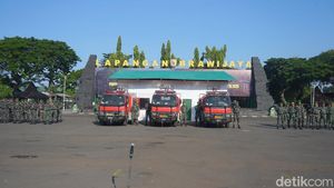 Potret Kodam V Brawijaya Terima 50 Unit Mobil Damkar dari Kemenhan