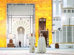 Momen Paus Leo Ucap Assalamualaikum hingga Kunjungi Masjid Agung Aljazair