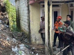 Longsor 3,5 Meter Terjang Sukaharja Bogor, 1 Orang Luka