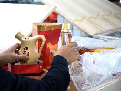 Bea Cukai Temukan Miras dan Sparepart Moge di Teluk Lamong Diduga Ilegal