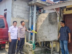 Diduga Jual Obat Haram, 3 Toko di Bandung Barat Disegel