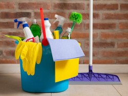 12 Langkah Membersihkan Rumah Setelah Banjir yang Tepat dan Aman