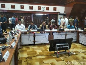 DPR RI Soal Tambah Otsus 2,5%: Tergantung Mualem, Abangdanya Presiden Sekarang