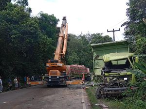 Kecelakaan Beruntun Truk Batu Bara di Jalintim Muba, Pemotor Tewas