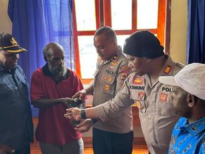 4 Polisi Luka Saat Bentrokan Maut Antarwarga di Tolikara, Senpi Dirampas