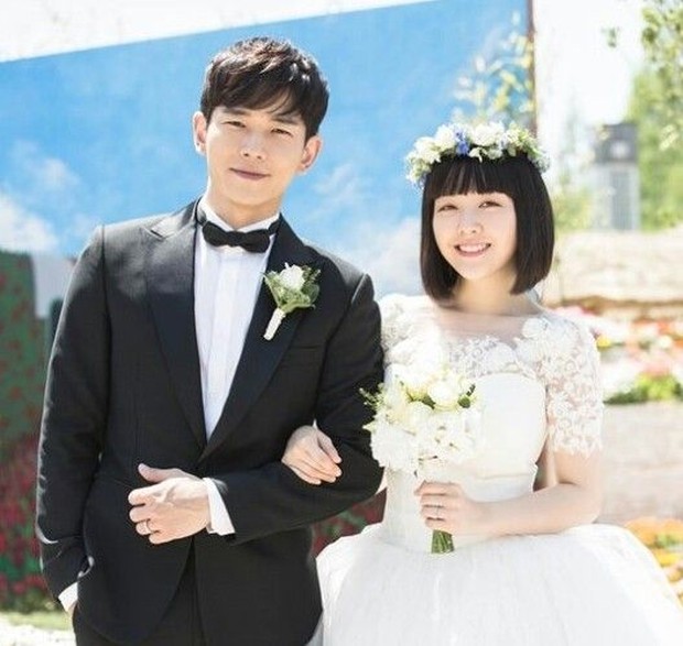 On Joo Wan dan Minah Girl's Day pertama kali bertemu melalui proyek drama 'Beautiful Gong Shim' pada 2016 silam, Beauties. Namun keduanya saling menaruh rasa ketika membintangi proyek musikal bersama.