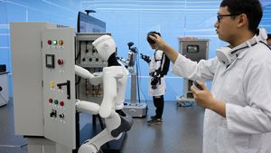 Robot Humanoid Diuji di Laboratorium Listrik China