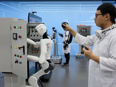 Robot Humanoid Diuji di Laboratorium Listrik China