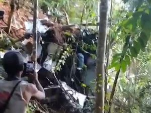 Serpihan Helikopter PK-CFX Ditemukan, Evakuasi Terkendala Cuaca