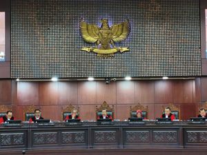 Gugatan Larang Keluarga Presiden-Wapres Jadi Capres-Cawapres Kandas di MK