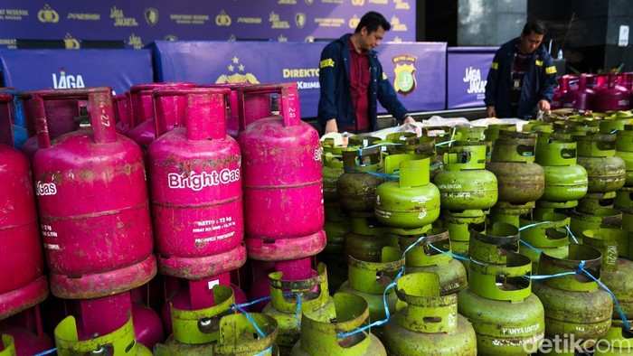 Sindikat pengoplosan gas elpiji sukses dibongkar oleh jejeran kepolisian dalam pengungkapan kasus di wilayah norma Polda Metro Jaya. Praktik terlarangan tersebut diketahui telah merugikan negara hingga sekitar Rp2,7 miliar, sekaligus membahayakan keselamatan masyarakat.