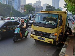 Truk Gangguan di Gatsu Arah Semanggi Pagi Ini, Lalin Macet