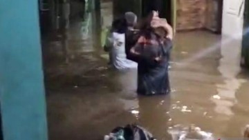 Banjir Melanda Jakarta Timur, Warga Kebon Pala Menghadapi Kesulitan