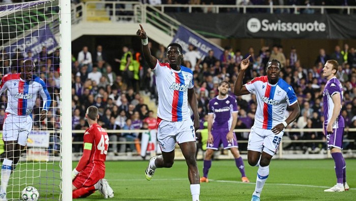 Soccer Football - UEFA Conference League - Quarter Final - Second Leg - Fiorentina v Crystal Palace - Stadio Artemio Franchi, Florence, Italy - April 16, 2026 Crystal Palaces Ismaila Sarr celebrates scoring their first goal with Jaydee Canvot REUTER