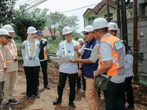 Jalur Akses Wisata Pantai Pesawaran Lampung Diperlebar