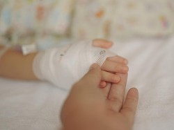 Jari Balita Tak Sengaja Terpotong saat Lepas Infus, RS di Thailand Minta Maaf