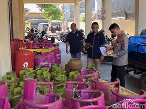Polresta Banyuwangi menangkap komplotan penyuntik LPG subsidi 3 kg. Pelaku merugikan negara hingga Rp 250 juta dengan modus penjualan ilegal.