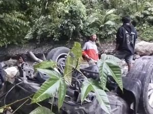 Mobil Travel dari Pekanbaru Masuk Jurang di Malibou Anai, Penumpang Terluka