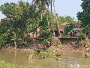 Tanggul Sungai Dengkeng Bayat Klaten Longsor, Jalur Antarkecamatan Ditutup