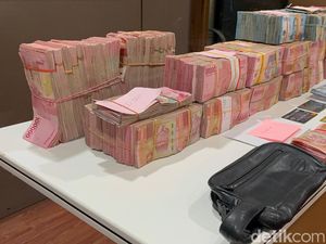 Kejati Sita Rp 1,9 M Diduga Hasil Pungli Perizinan di Dinas ESDM Jatim