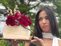 Gaya Nia Ramadhani Rayakan Ultah ke-36, Pakai Jam Tangan Pria Rp 55 Juta