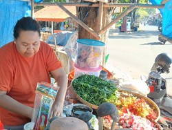 Kisah Nurhayati, Hidupi 3 Anak dari Sesajen di Tengah Keterbatasan