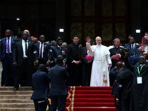 Paus Leo Kecam Tirani Perang, Sindir Eksploitasi Atas Nama Agama