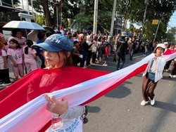 Bendera Merah Putih 100 Meter Membentang di Karnaval Paskah Kota Semarang